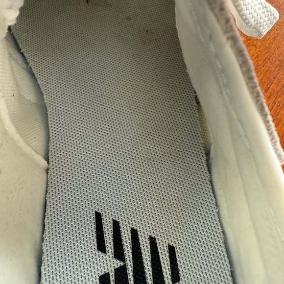 New Balance 327 White and Black, SIZE 8. LIKE NEW ON THE OUTSIDE. No Box. - Picture 5 of 9